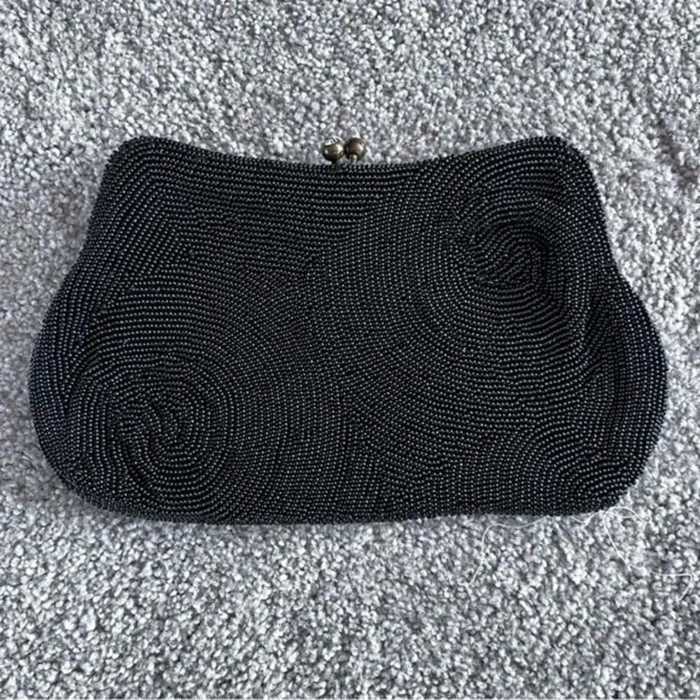 💚Vintage Mantessa hand beaded small clutch